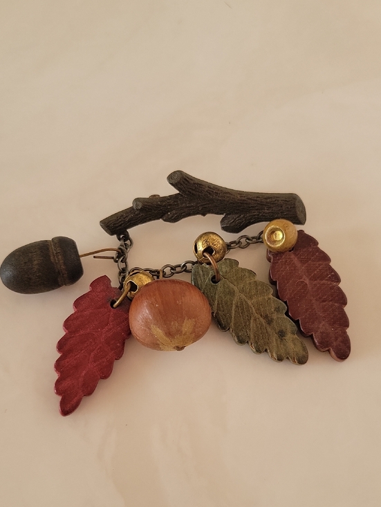 Vintage Jewelry - Vintage 1940s Branch With Leaves And Acorns Brooch Pin